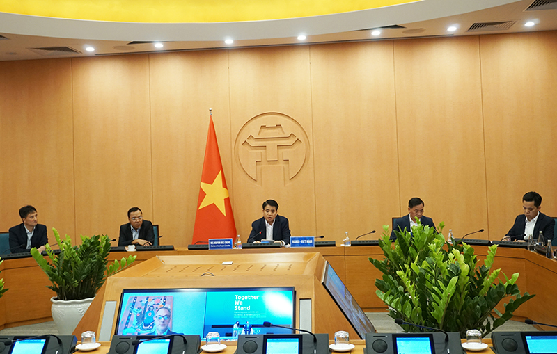 Hanoi mayor shares experience in Covid-19 prevention with world cities