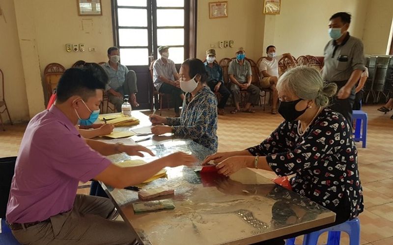 Hanoi timely delivers aids to 385.4 thousand people hit by Covid-19