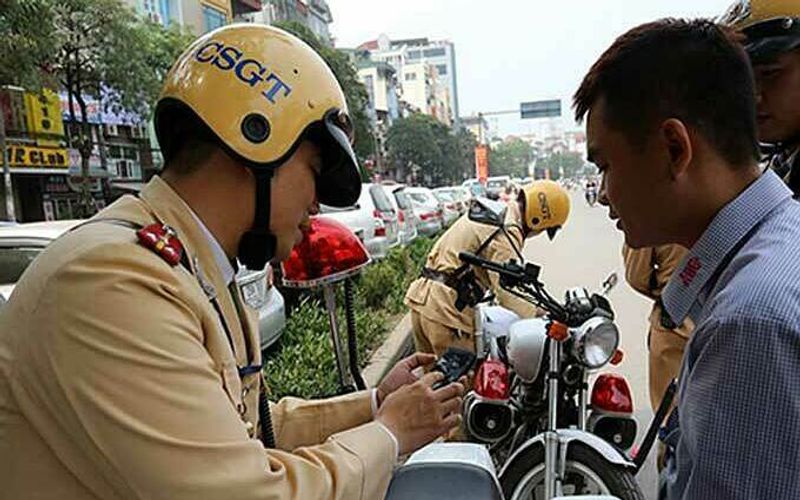 Vietnam starts collecting traffic fines online