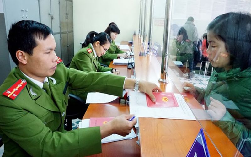 Hanoi to scrap its own conditions for residency registration