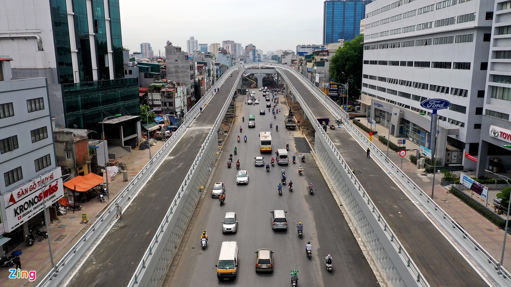 Final touches on Hanoi’s elevated ring road No.2 built by Vingroup