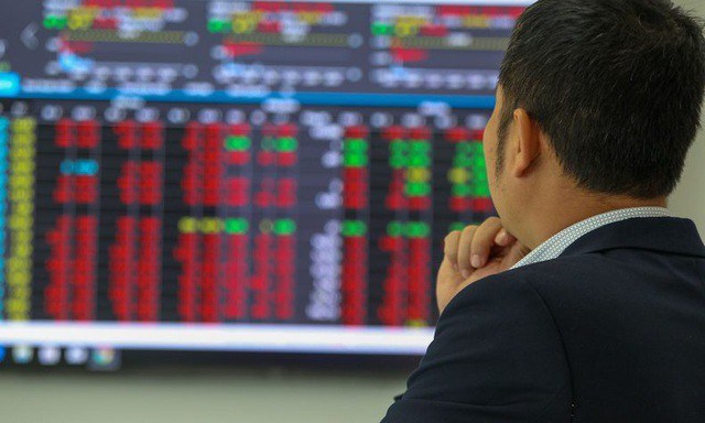 Vietnam shares plunge 5.3% on Covid-19 resurgence; market cap falls US$10 billion