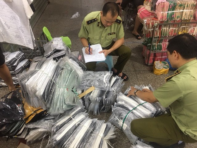 Vietnam authorities seize nearly 1 million poor quality face masks