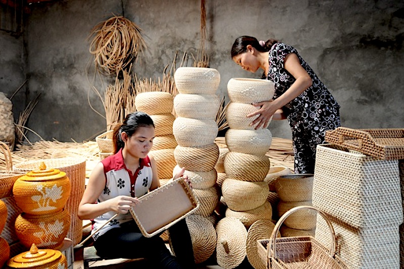 Hanoi boosts development of craft villages