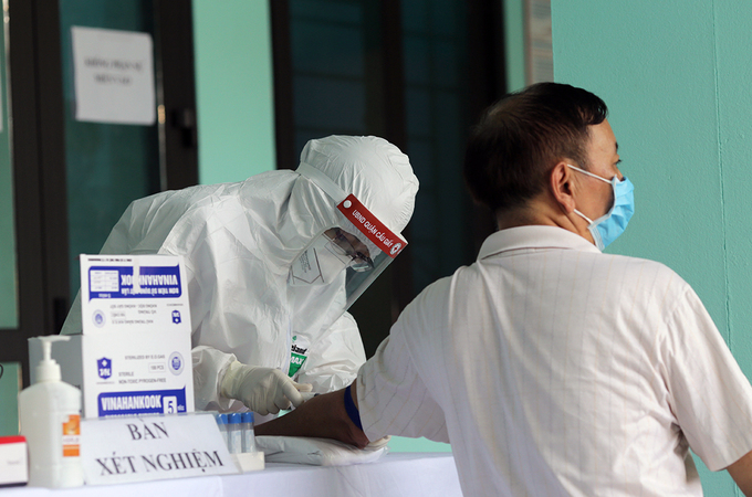 Negative coronavirus rapid test results still imply transmission risk: Hanoi mayor