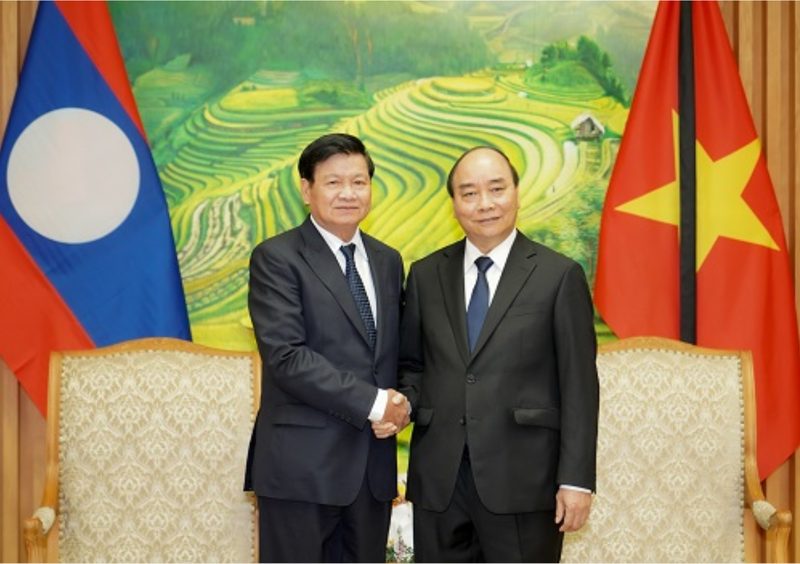 Vietnam, Laos PMs discuss ways to boost bilateral relations