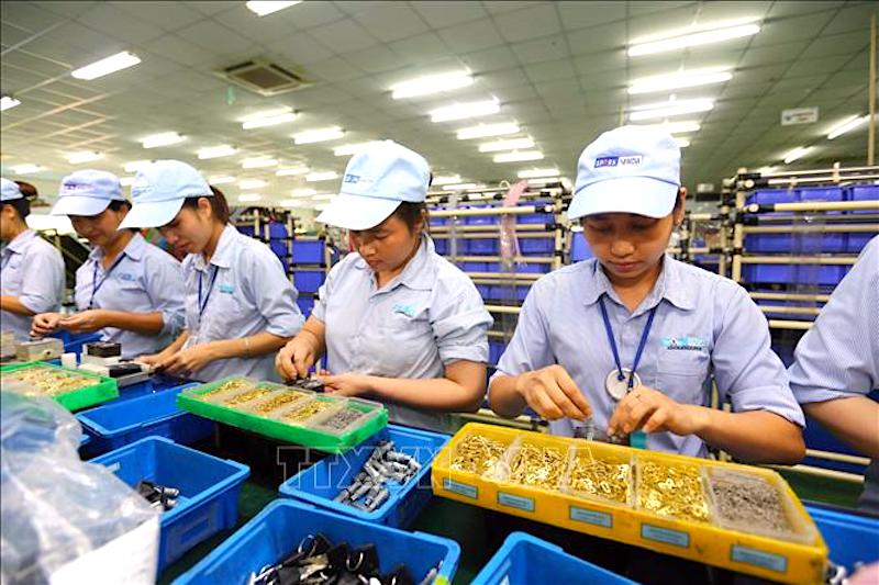 Some 100,000 people in Vietnam may lose jobs per month on Covid-19