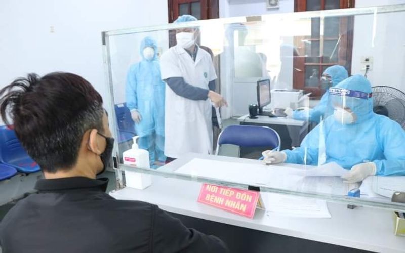 Hanoi requests hospitals to enforce social distancing and curb patient visit