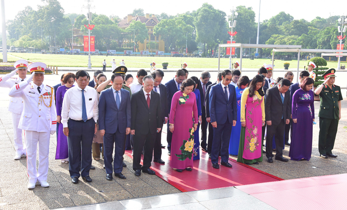 Hanoi leaders express gratitude for late President on National Day