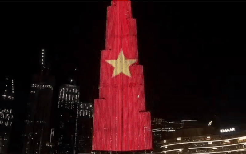 World’s tallest tower features Vietnamese flag to celebrate National Day