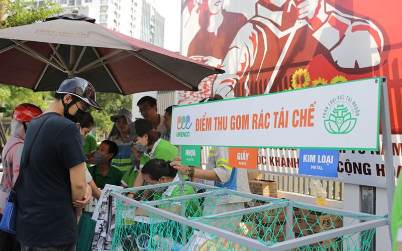 Hanoi sorts rubbish at source for recycling