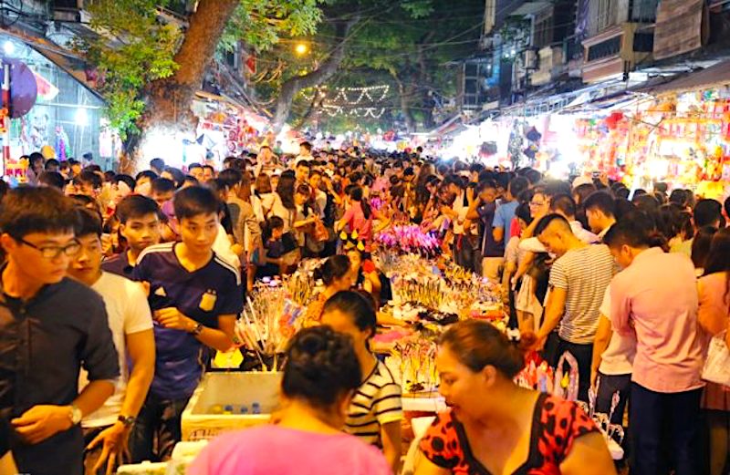 Night-time services in Hanoi’s district to open every day