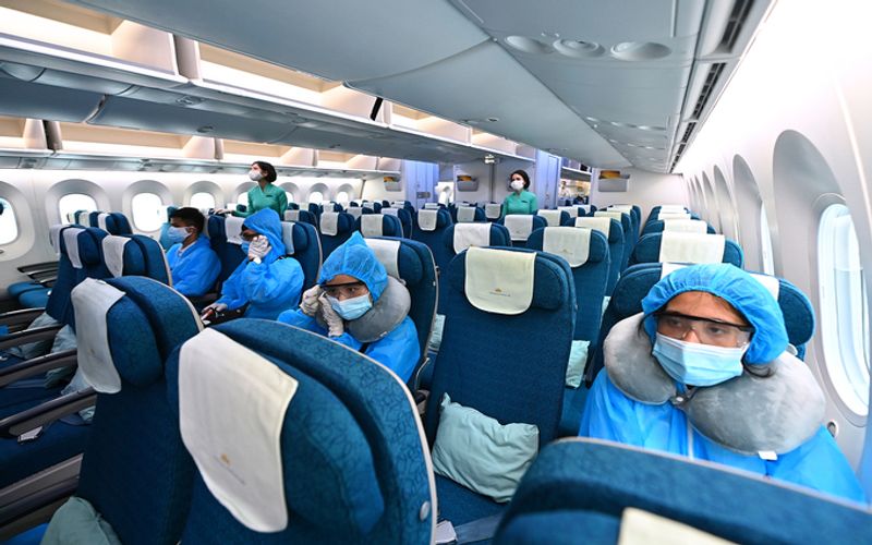 Foreigners to Vietnam required to pay quarantine and testing fees