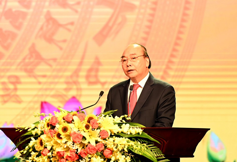 PM urges Hanoi to lead economic recovery efforts