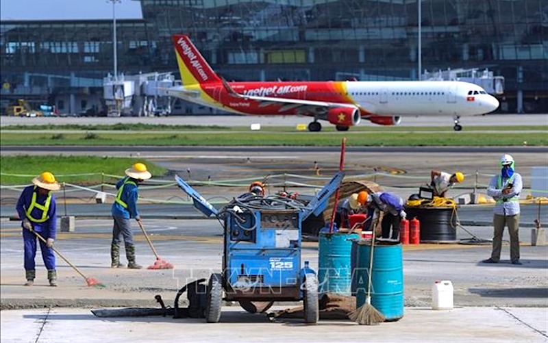 Vietnam authority requests shortening of closure of Noi Bai airport