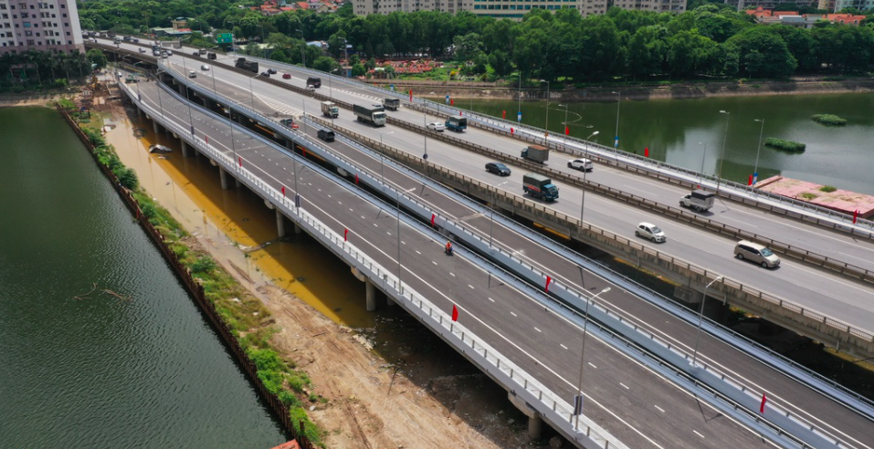 Viaduct crossing Linh Dam lake opens to traffic to ease Hanoi congestion