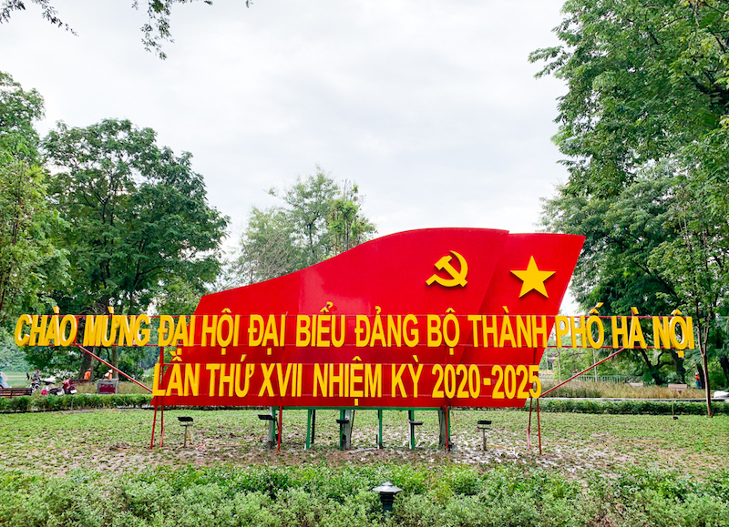 Banners and flowers decorate Hanoi streets to welcome municipal Party Congress