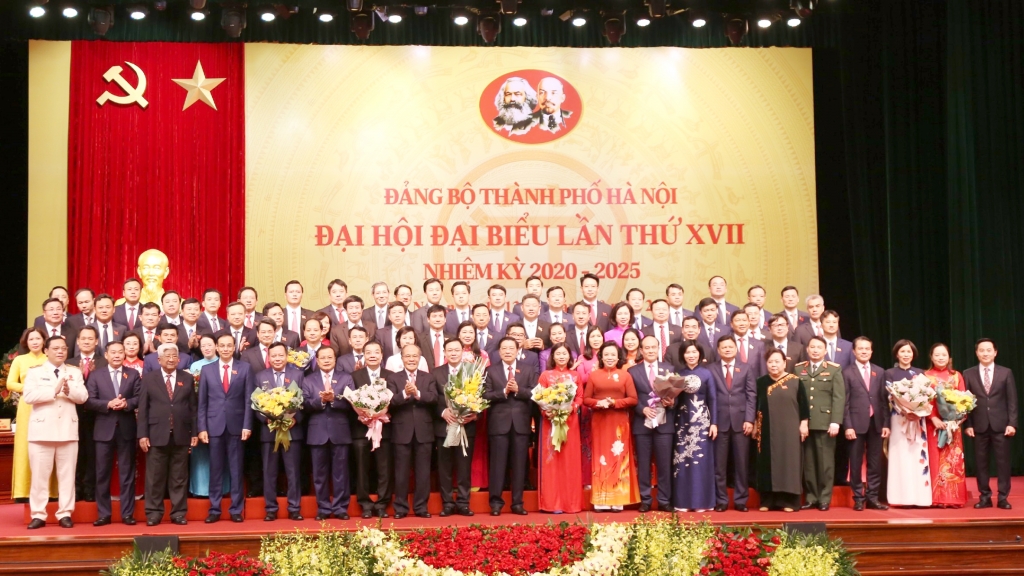 Personnel of Hanoi’s Party Committee for 2020-2025 term announced