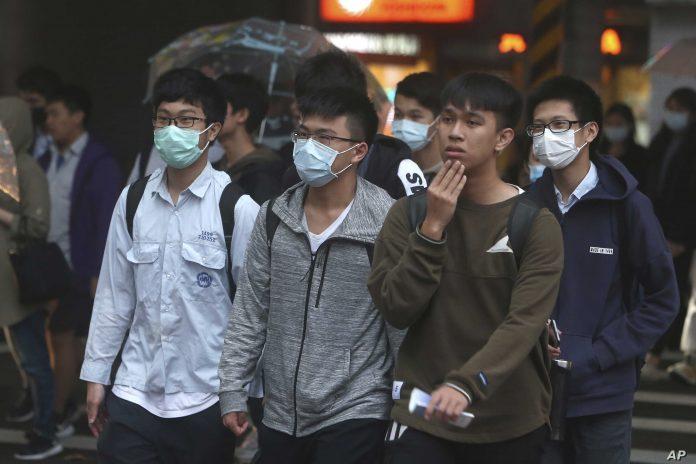 Hanoi residents must wear face masks in public places, crowded events: Official