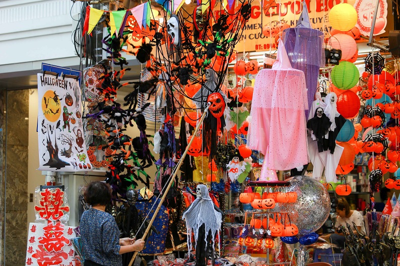 Hanoi street looks 'scary' ahead of Halloween