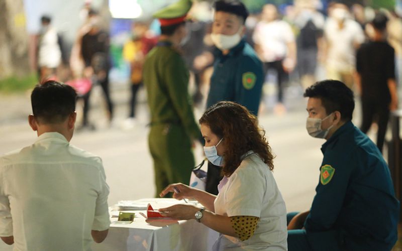 Hanoi to tighten enforcement of face mask regulations: Official