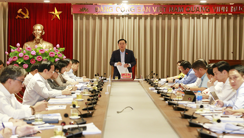 Saving resources for wage reforms, development investment spending: Hanoi Party Chief 