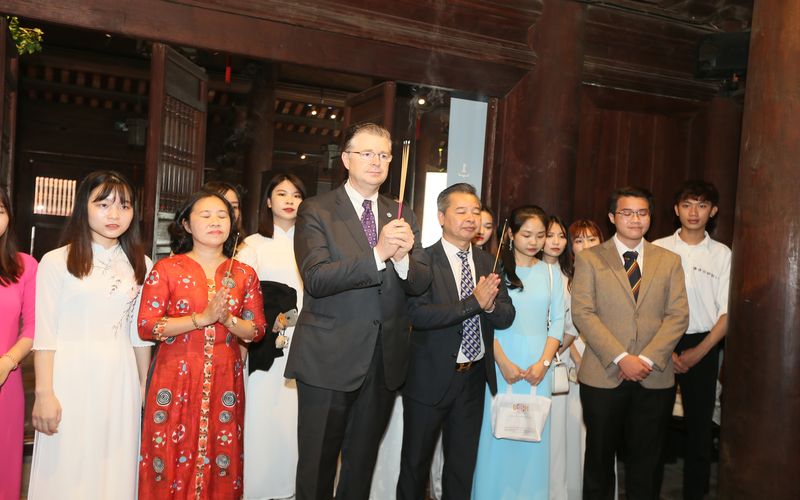 US ambassador pays visit to Vietnam’s first university