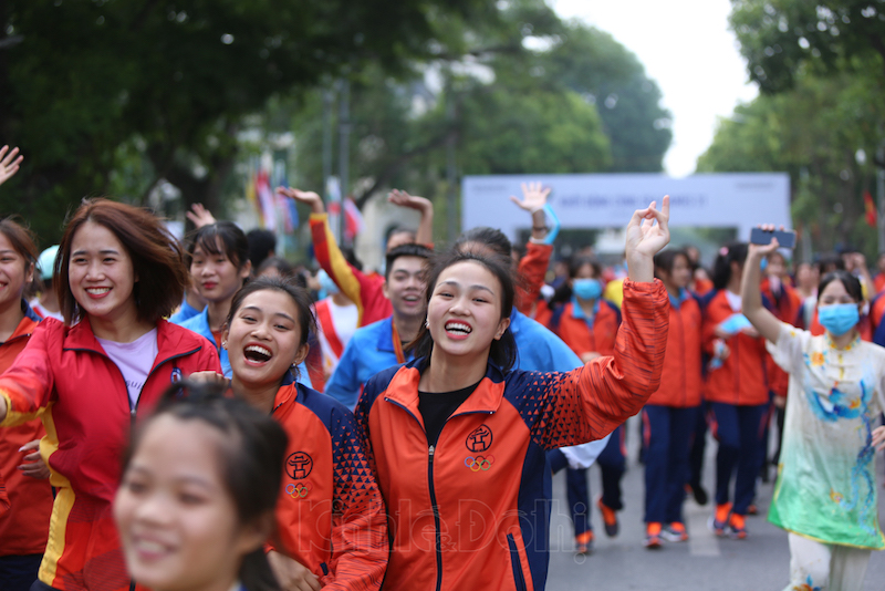 Sea Games kick-off run attracts 2,000 participants