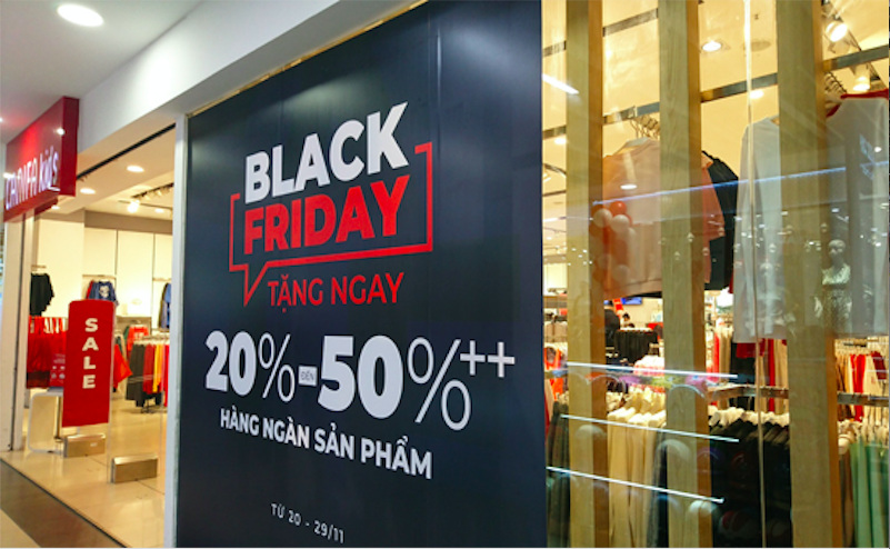 Shoppers anticipate great bargain in Hanoi's upcomign Black Friday 2020 event