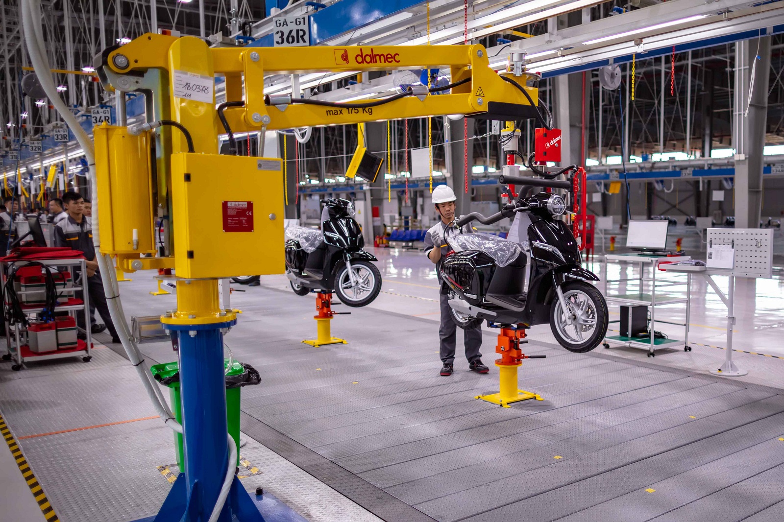 Vietnam manufacturing index dips amid natural disasters