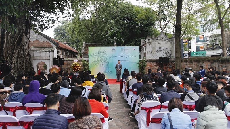 Sketching contest of Temple of Literature attracts Hanoi students 