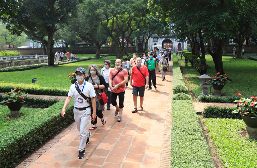 Hanoi tourism industry recovers in November 