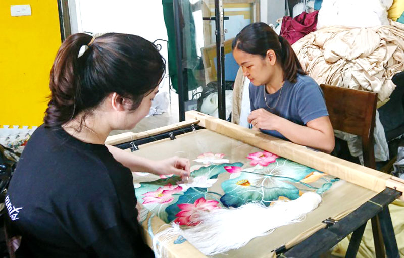 Taking Hanoi embroidery products to international markets