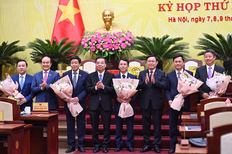 Hanoi elects five new vice mayors 