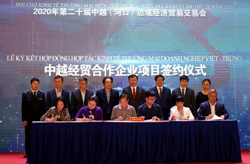 Vietnam, China firms sign contracts worth nearly $760 million at trade fair