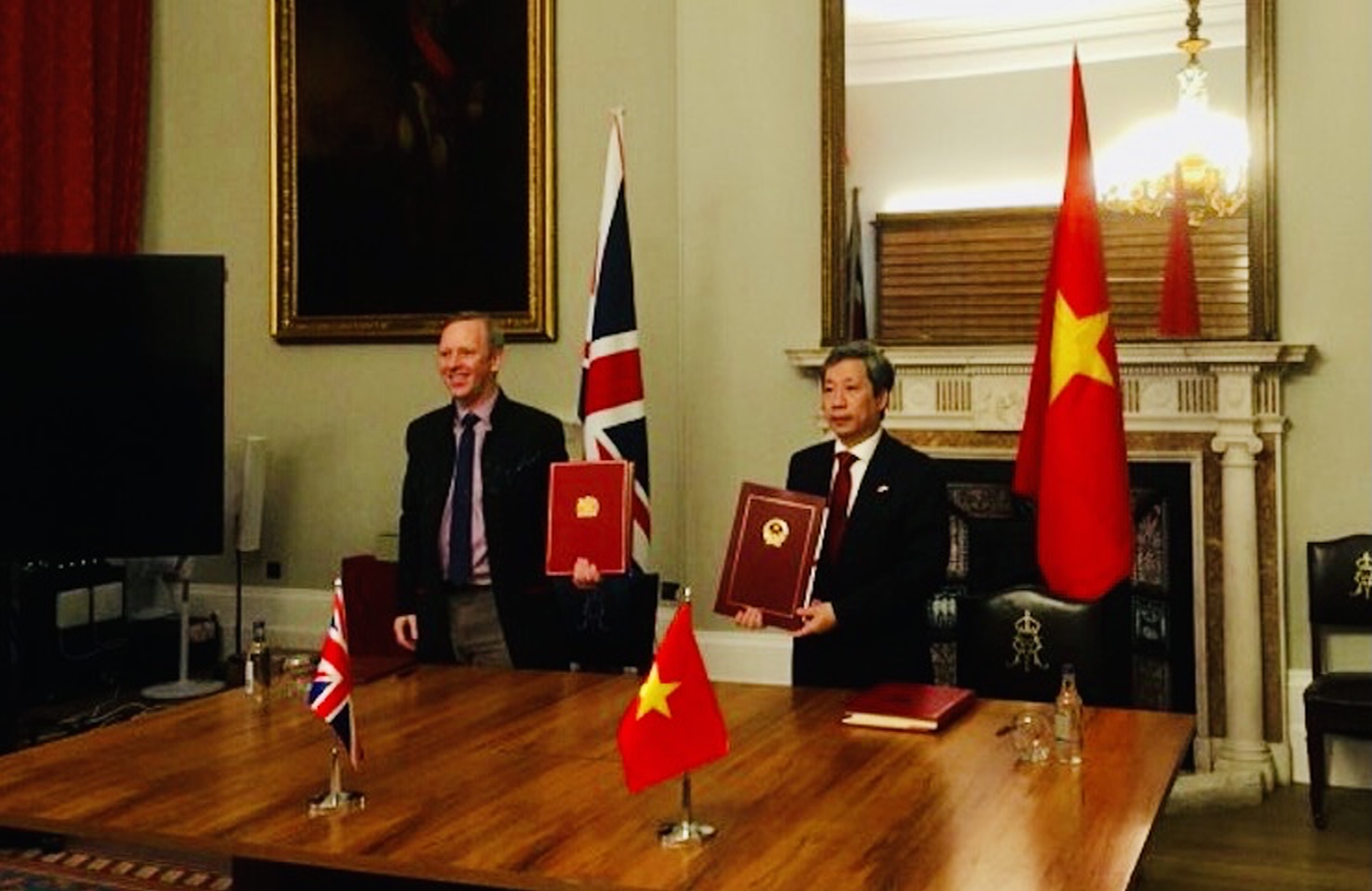 Vietnam, UK sign trade deal