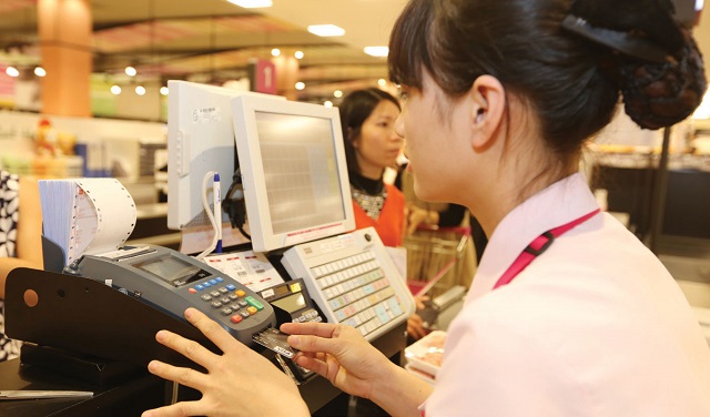 Vietnam moves towards cashless society