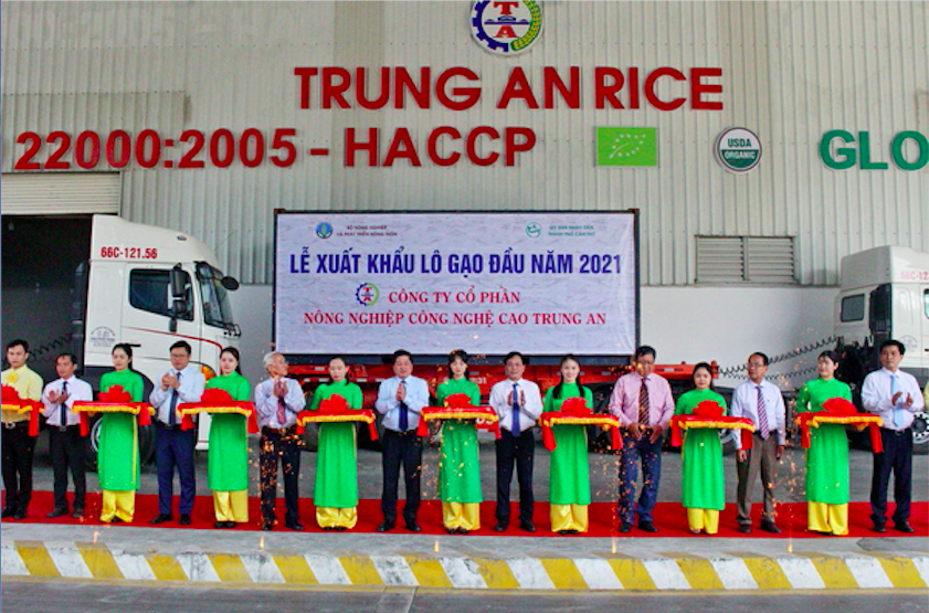 Vietnam ships first batch of rice in 2021