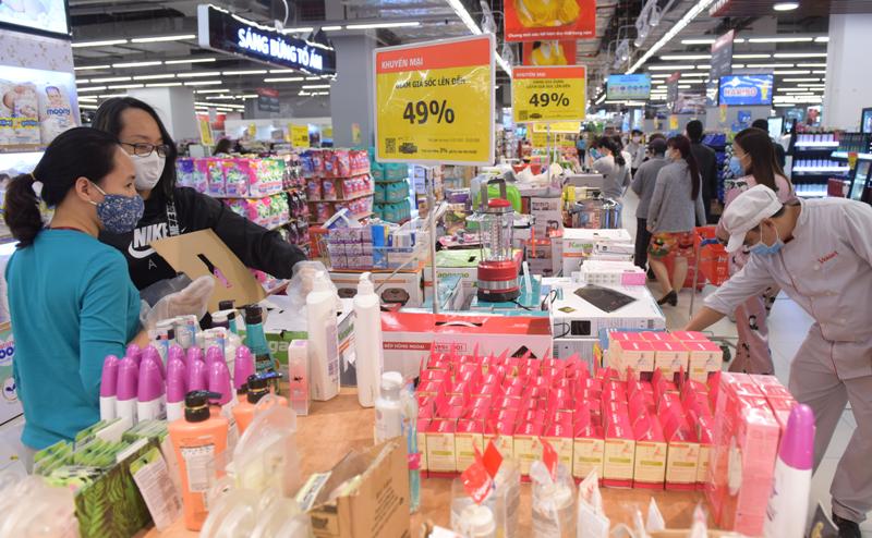 Hanoi stockpiles basic necessities worth US$1.7-billion for upcoming Tet