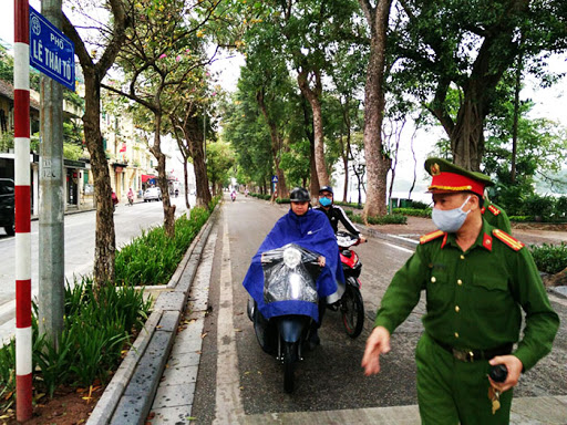 Hundreds of people fined for disobeying face mask rules in Hanoi