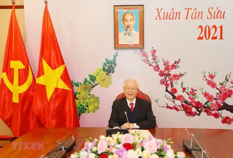 Vietnam top leader invites Lao newly-elected counterpart to visit 