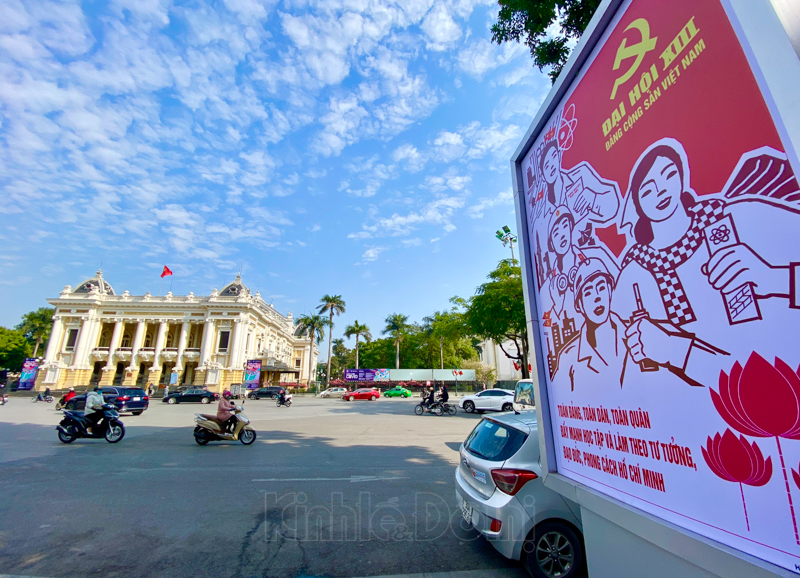 Hanoi colourful to welcome 13th National Party Congress