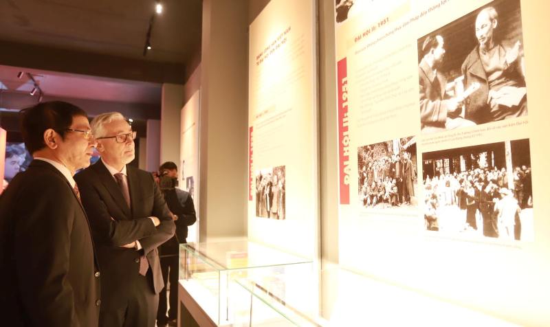 “Vietnamese Communist Party through its Congresses” Exhibition opens