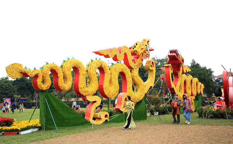 Experience Vietnamese traditional Lunar New Year at Thang Long Imperial Citadel 