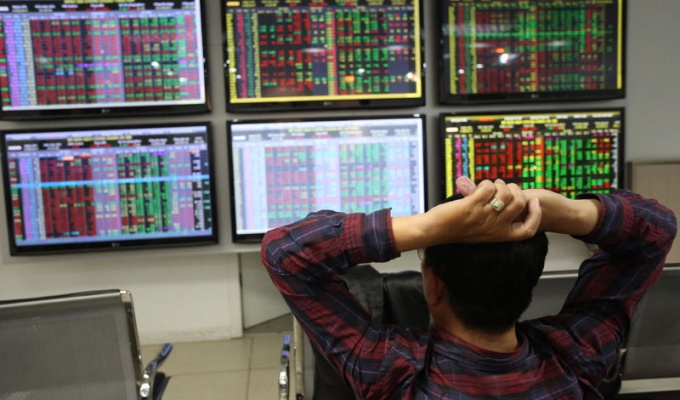 Vietnam stock market falls to deepest slump yet amid new Covid-19 outbreak