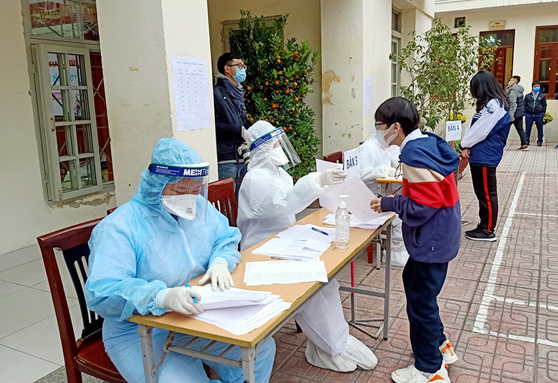 Hanoi confirms four more Covid-19 infections, turns on high alert