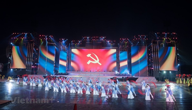 Art performance celebrates 13th National Party Congress