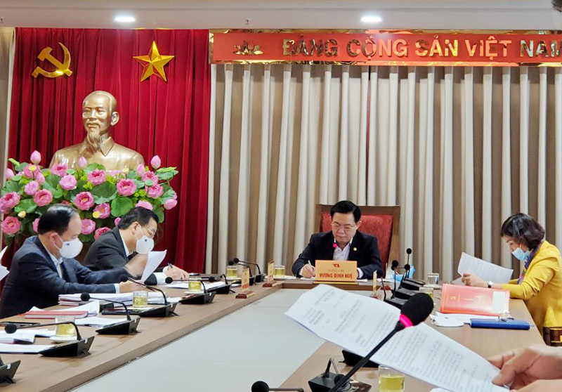 Hanoi to prioritize allotting budget to buy Covid-19 vaccine