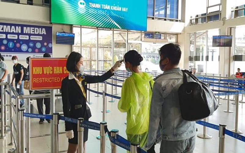 Vietnam airports and airlines tighten Covid-19 prevention protocols amid outbreaks