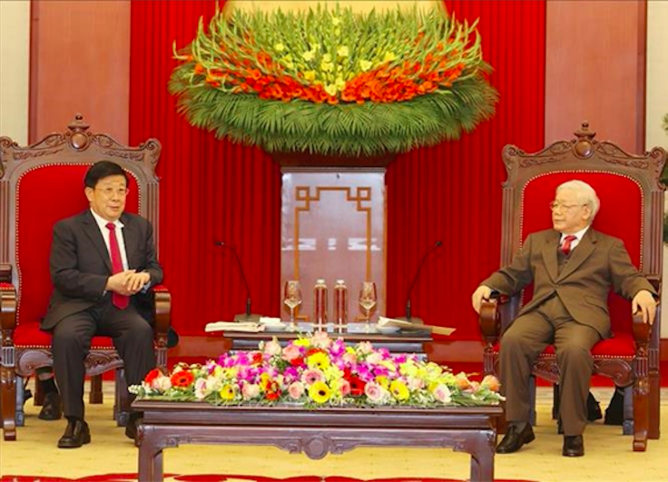 Vietnam gives priority to bolstering neighboring friendship with China: State President